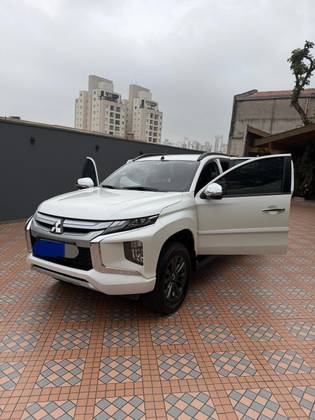 MITSUBISHI L200 TRITON 2.4 16V TURBO DIESEL SPORT HPE CD 4P 4X4 AUTOMÁTICO